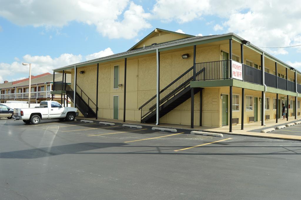 Delux Inn Tulsa Buitenkant foto
